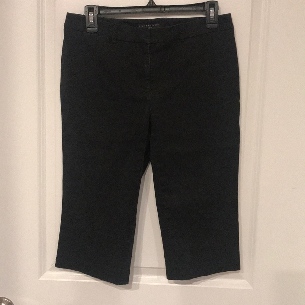 Crop style shorts. Black